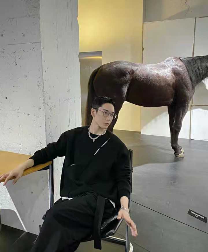 全网zui受欢迎的男士毛衣店铺推荐，保暖又简约，型男都爱穿