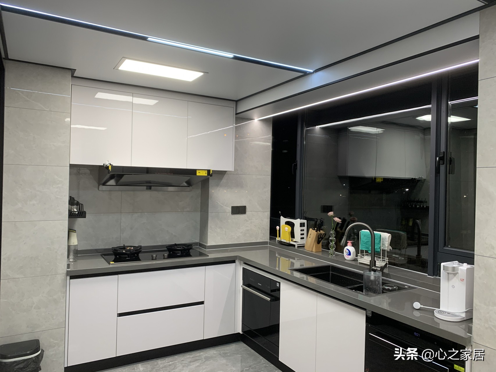 140㎡气派轻奢的家装风格，大三居住出大平层的感觉，成功的装修