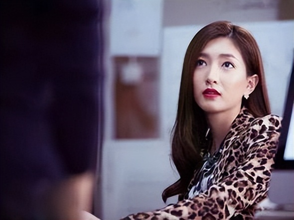 颜值不足脖子凑！这8位女星的天鹅颈太优越，气质一下就出来了