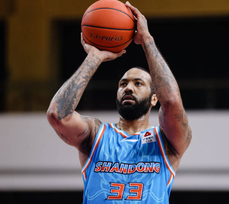 今年cba哪个队赢了（山东24分击溃广厦赢卡位战升至联盟第九 吉伦沃特30+6孙铭徽24+8）