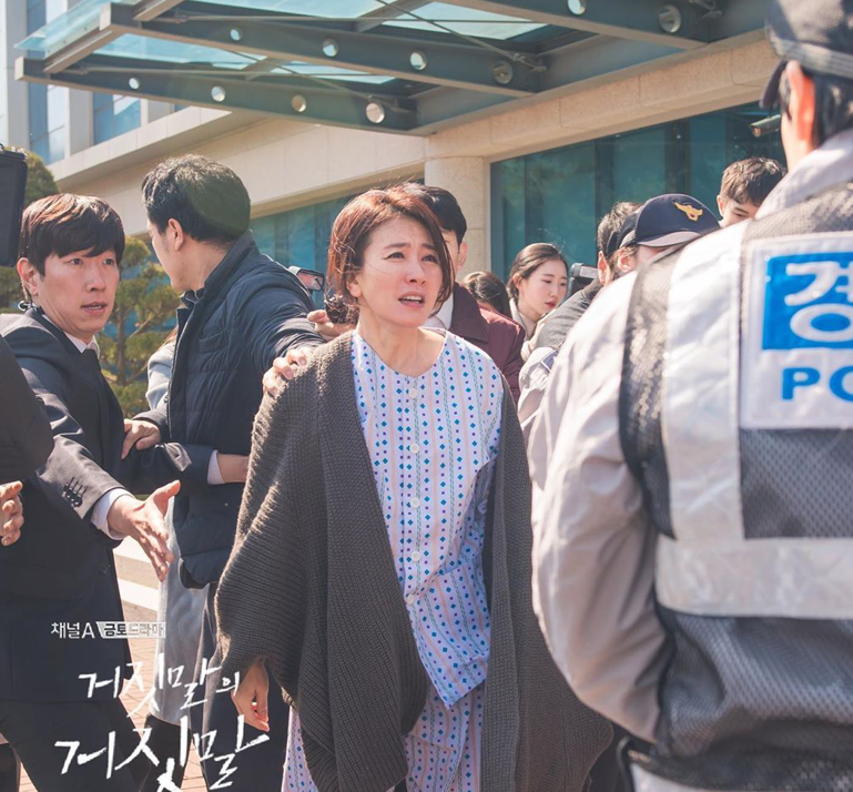 韩剧《谎言》：女主被丈夫施暴，被婆婆切断证据，全程高能