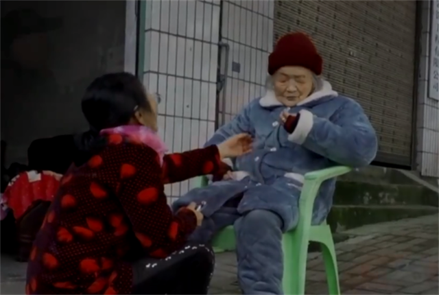 未婚夫战场牺牲，她带准婆婆出嫁，不离不弃奉养“妈妈”40年