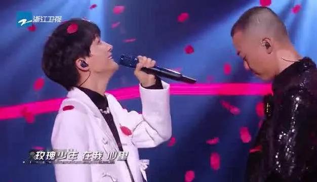 《玫瑰少年》:玫瑰有刺 少年无罪 只因性别歧视 生命永远定格在15岁