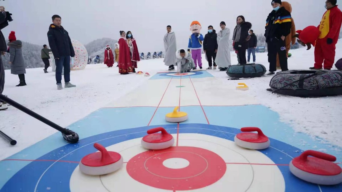 武隆仙女山滑雪门票多少(冰雪狂欢｜2021仙女山冰雪季开幕了)