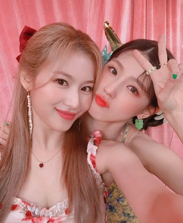 SM最强女团来袭?强强联合的女版SuperM; LISA去看TWICE演唱会?