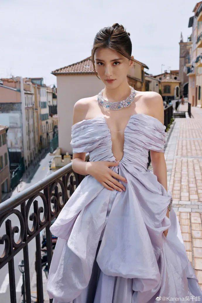 吴千语穿紫色泳装身材火辣!被骂胸部下垂狂怼七字!