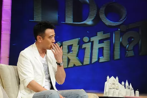 “大器晚成”于和伟：母亲反对他演戏，姐姐卖钢琴送他去戏剧学院