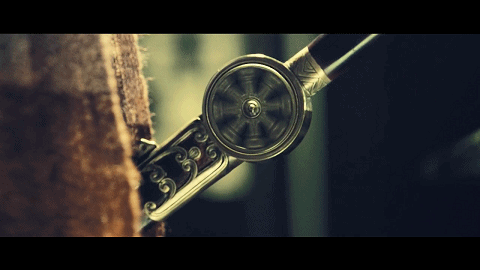 转轮王的武器为转轮剑,和避水剑柔韧弯曲,至阴至柔不同.