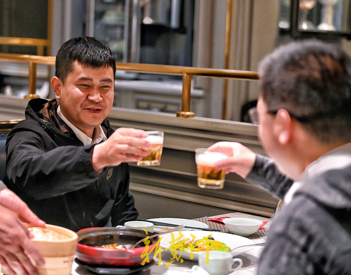 直击济南恢复堂食“第一餐”：测温扫码一个不少，火锅店招牌菜凌晨就卖光