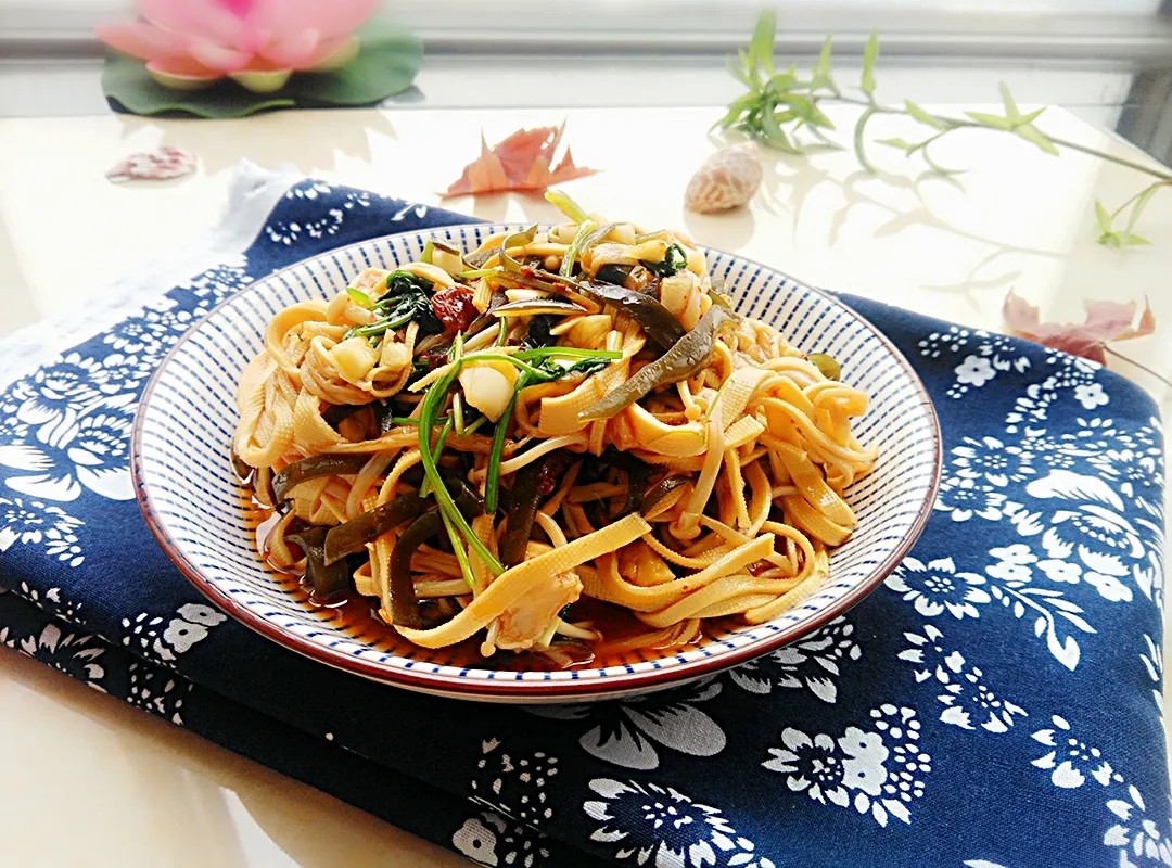 【豆皮肉丝盖饭】做法步骤图 美味过瘾 孩子们都抢-起舞食谱网