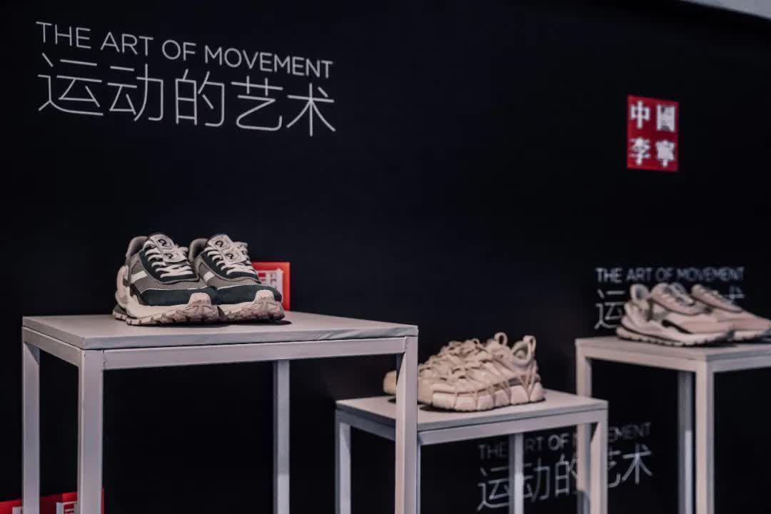 运动鞋，为什么中老年喜欢国货，年轻人爱穿耐克？来听听大实话