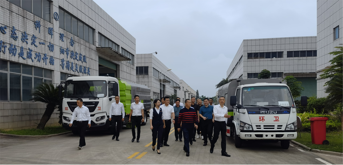 信豐縣政協(xié)主席溫巖松一行蒞臨科暉集團(tuán)考察