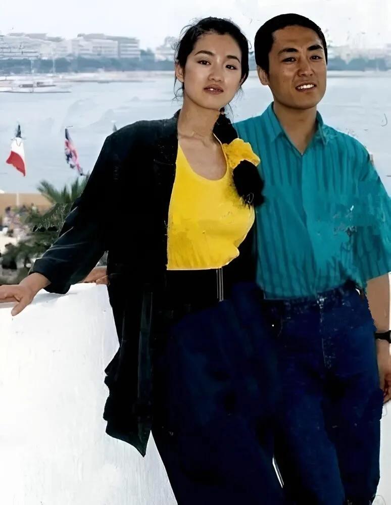 张艺谋巩俐合照