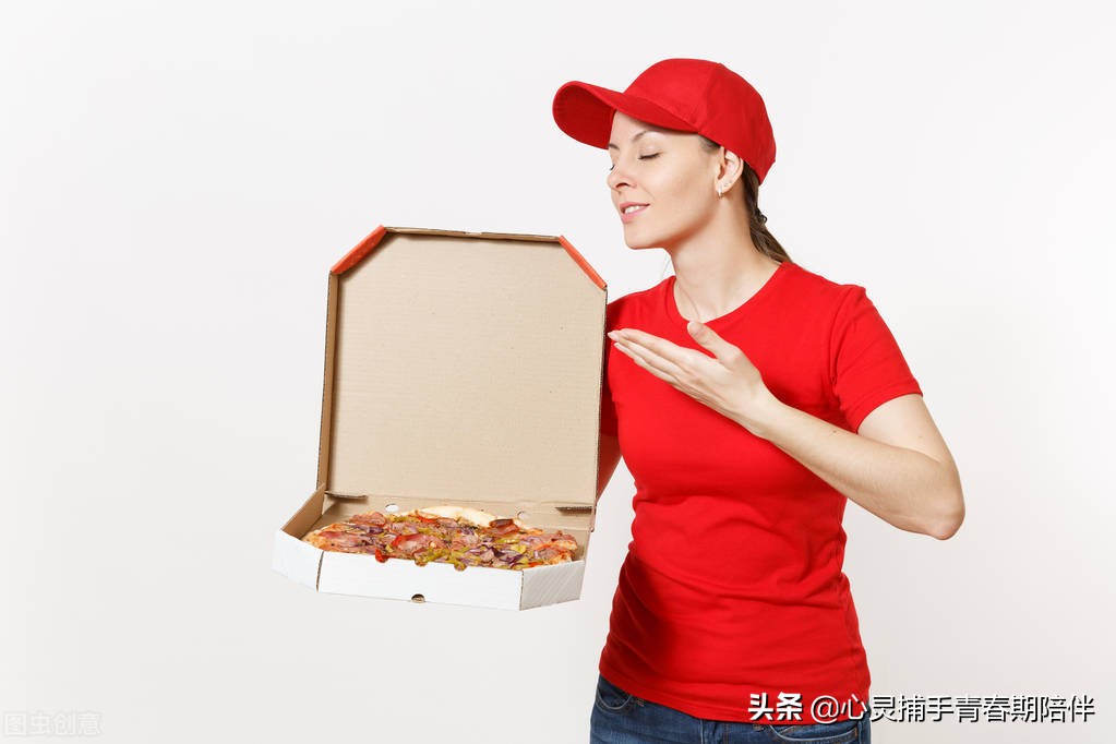 妈妈坚持给孩子送饭到网吧，用自己无条件的爱唤醒了孩子