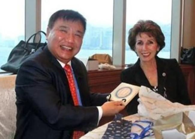 电池大王钟馨稼：豪捐美国1000万，称中国穷跟他无关，现销声匿迹