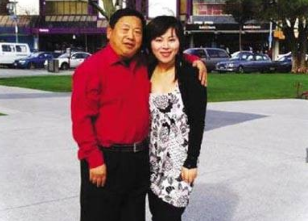 华裔女子英国被杀(07年新西兰华裔女子遇害，丈夫丢下女儿逃往美国，被天津小伙擒获)