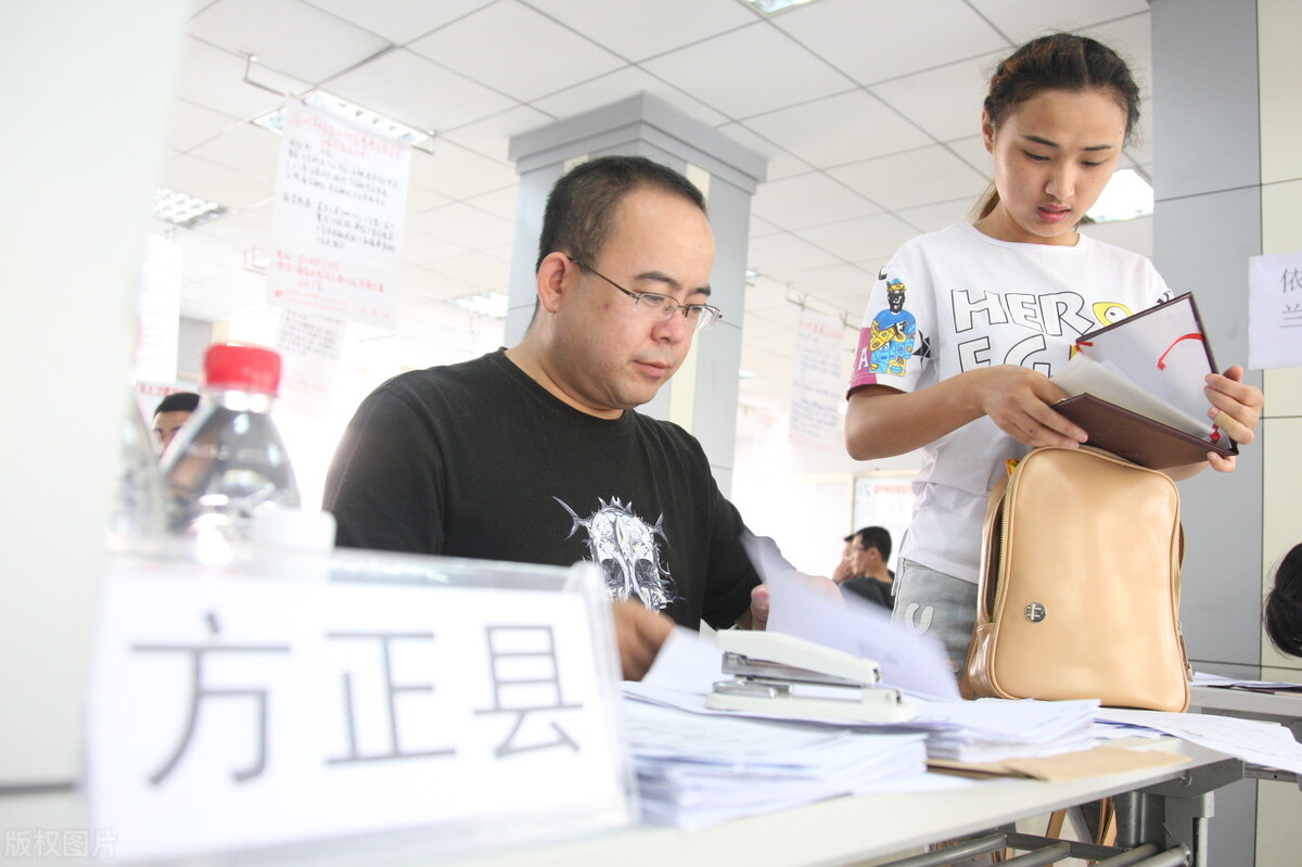 大專生想報考公務員，選這三類入編容易，應往屆畢業(yè)生都有機會