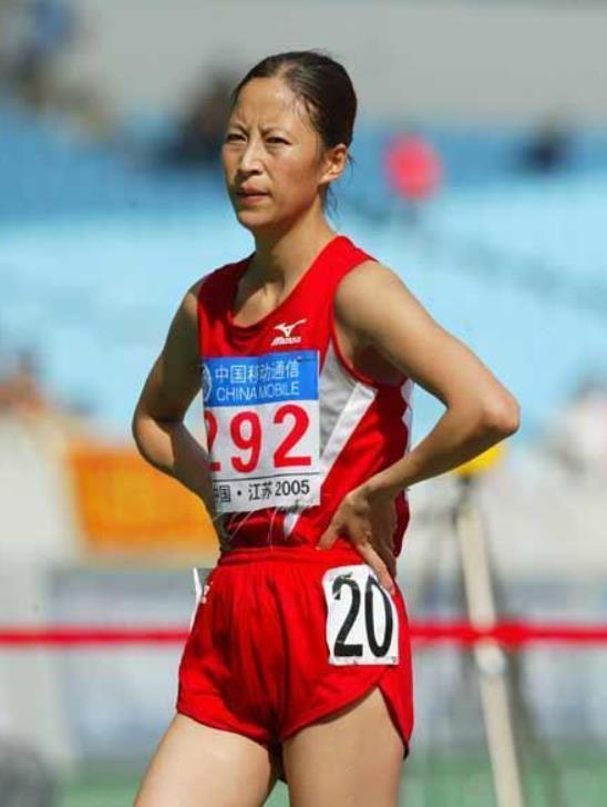 2000年悉尼奥运会王丽萍夺冠，教练组却提前离场，连国旗都没留