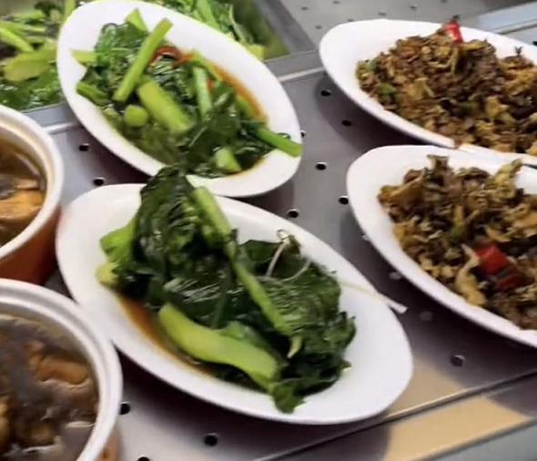 清华大学食堂里面有什么？汇集各地风味美食，大学生吃得相当开心