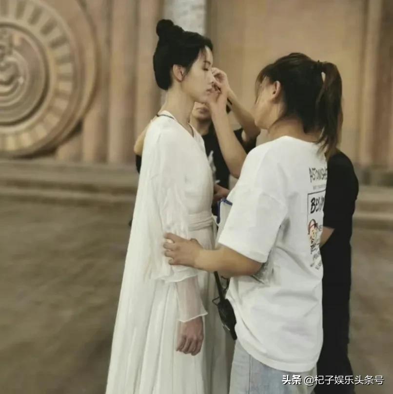 电影版《花千骨》路透照来了，看完陈都灵的造型，确定这是花千骨