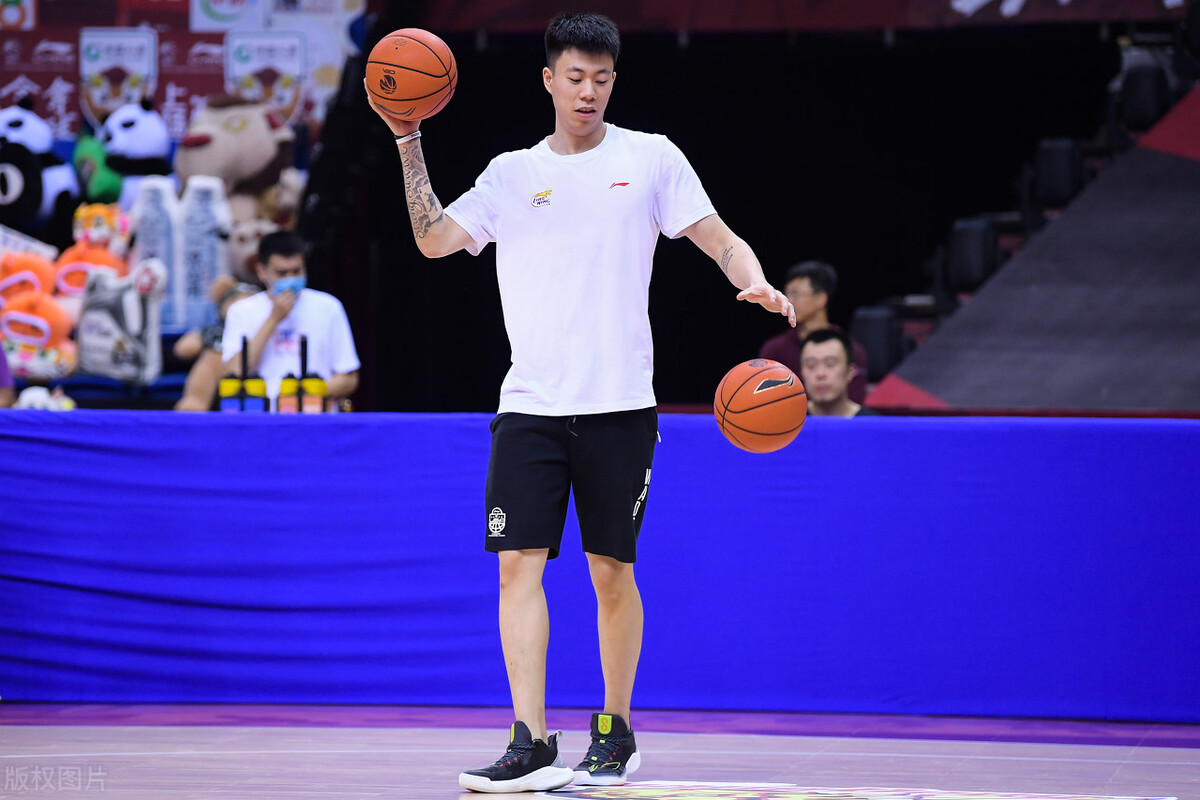 张镇麟效力cba哪个队（曝张镇麟今日与辽宁男篮正式完成续约 新赛季将改穿77号球衣）