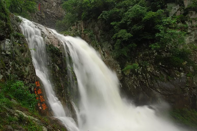 6米,是浙东第一高峰,也是浙江省七大名山之一.