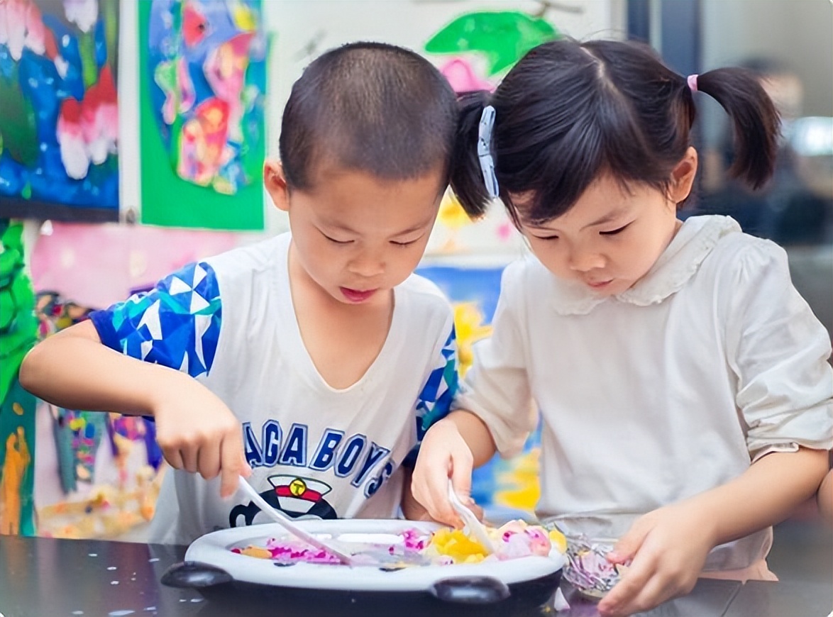 从小被允许吃冷饮的孩子，与被父母限制的孩子，3个方面差距大