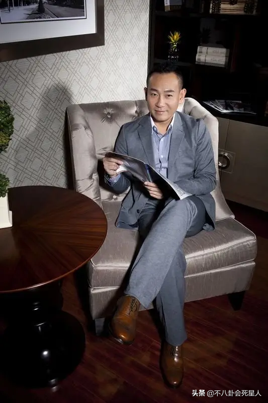 明明长得不帅，却吸引力爆棚，这5位男演员证明“丑男也有春天”