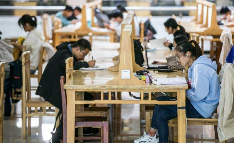 北大韦神的《简历》走红，虽然只有四行字，含金量却让人敬佩不已