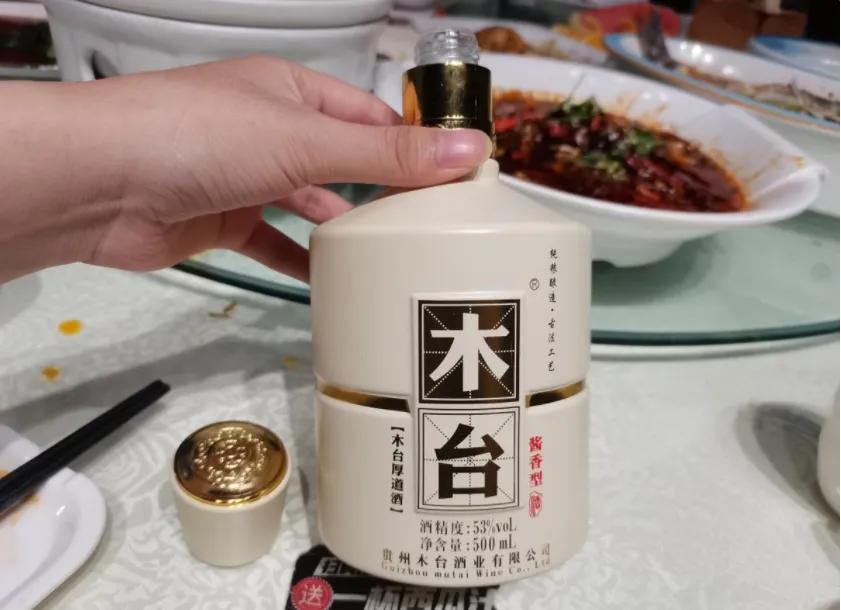 送礼300元左右的酒哪个好（两三百的白酒送礼推荐）
