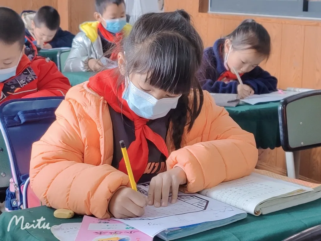 泼墨造物 笔下生花——四川天府新区万安小学硬笔书法比赛