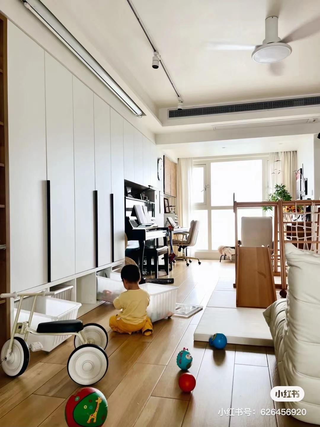 小户型也能有“室内游乐场”？拒绝鸡肋客厅，给娃满地打滚的自由