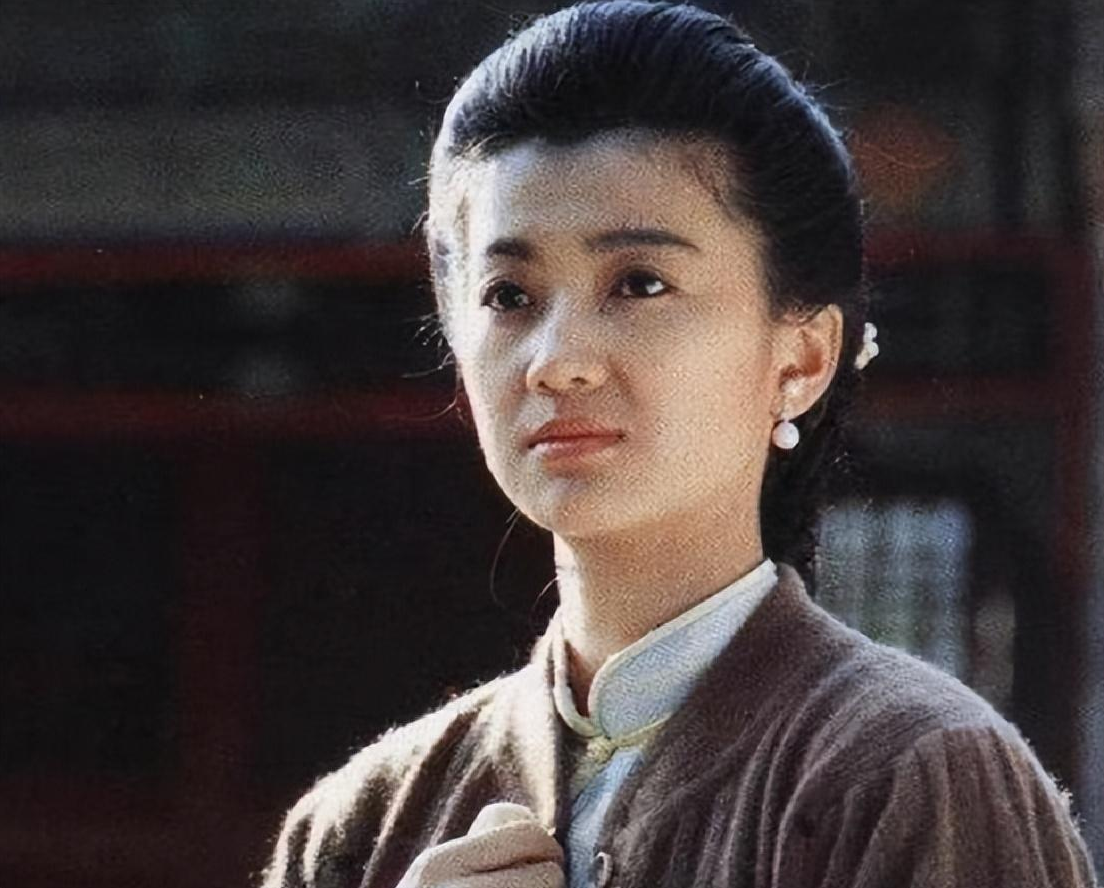 王玉玲:凭琼瑶剧走红,29岁和男友相约去看活火山,途中意外身亡