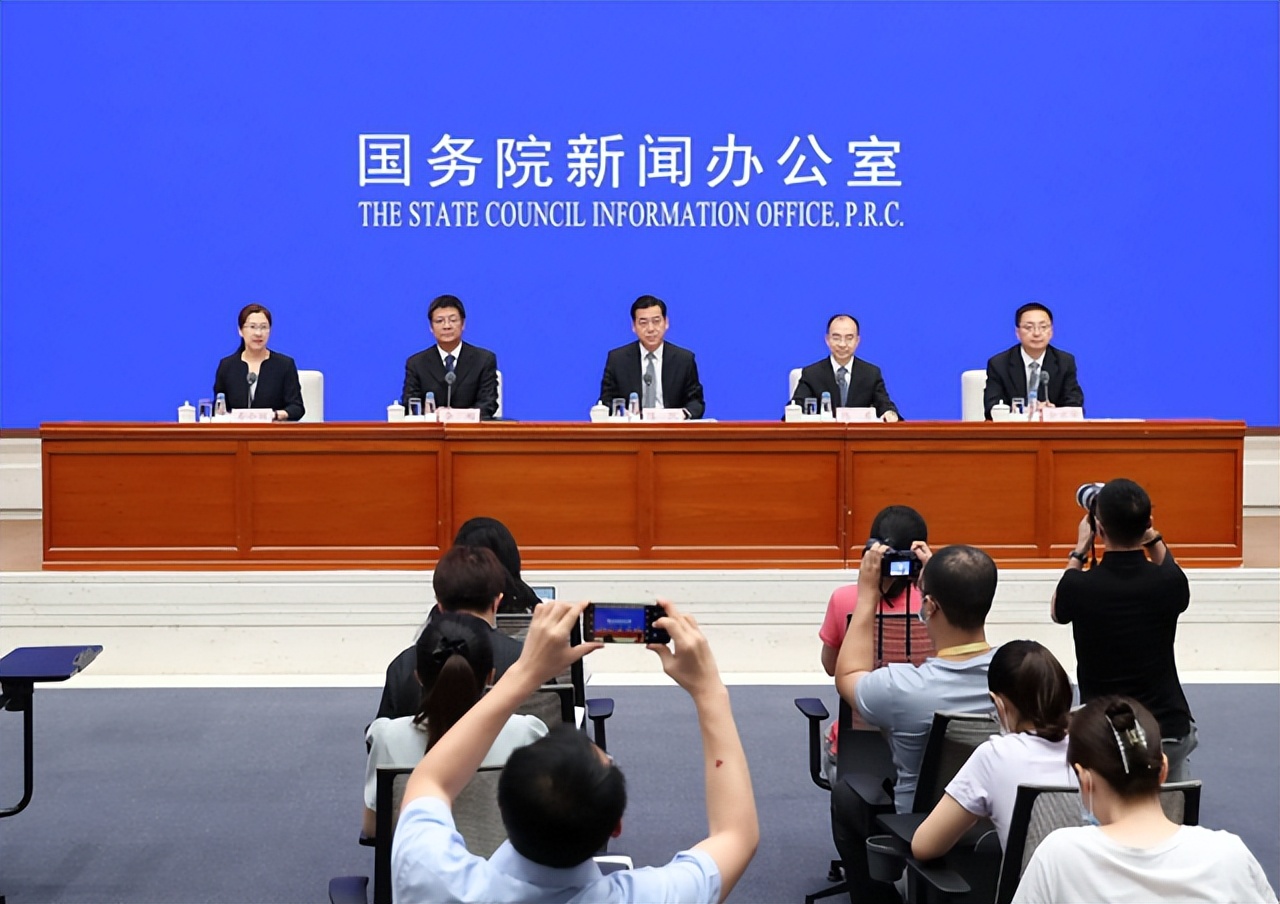 2022级毕业生迎来好消息，国务院发布通知，就业压力将明显缓解