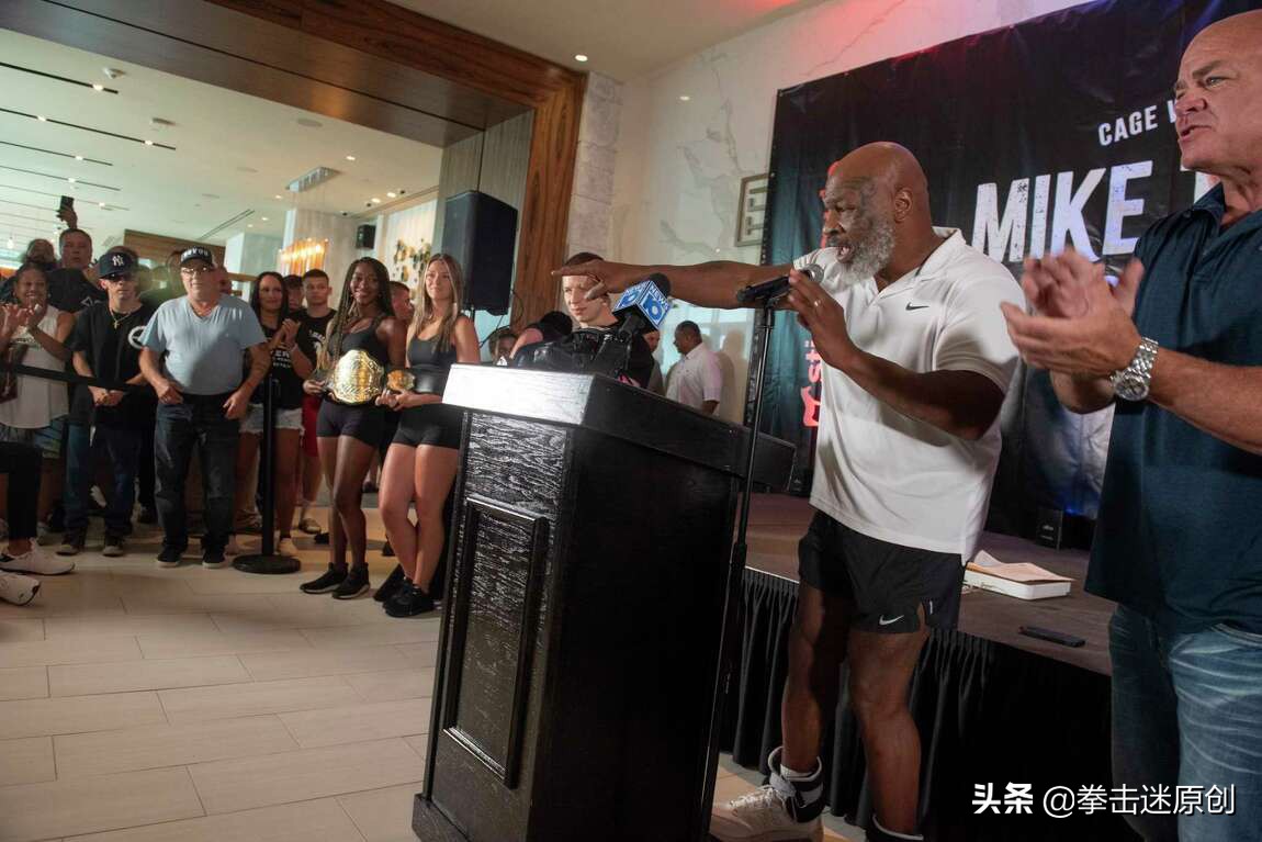 拳王泰森復出第一場比賽（56歲拳王泰森重回第一場職業比賽的地方，表現謙虛有禮）