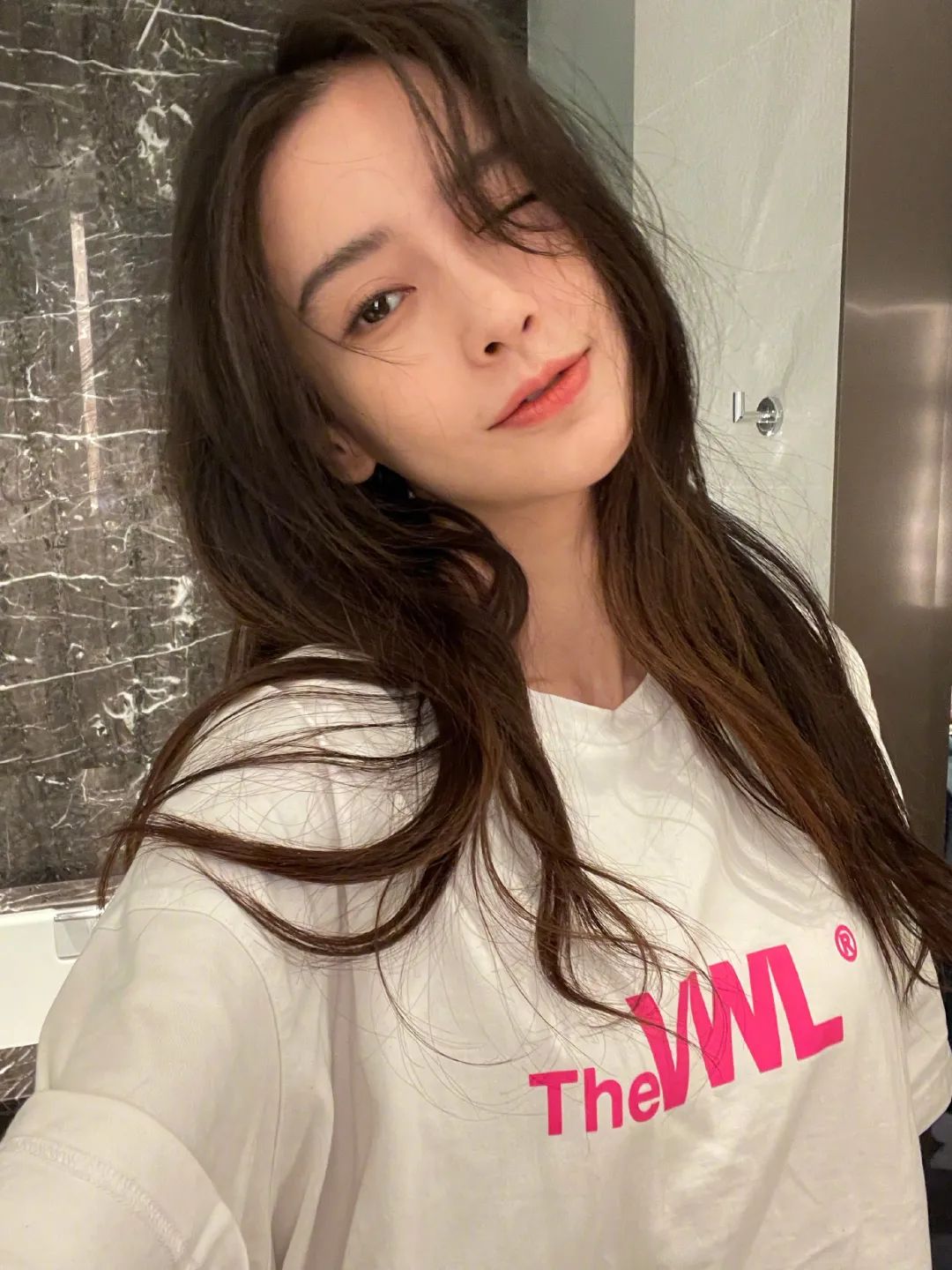 同一天过生日人气差距大,杨颖获众星庆贺,王子文只有三人送祝福