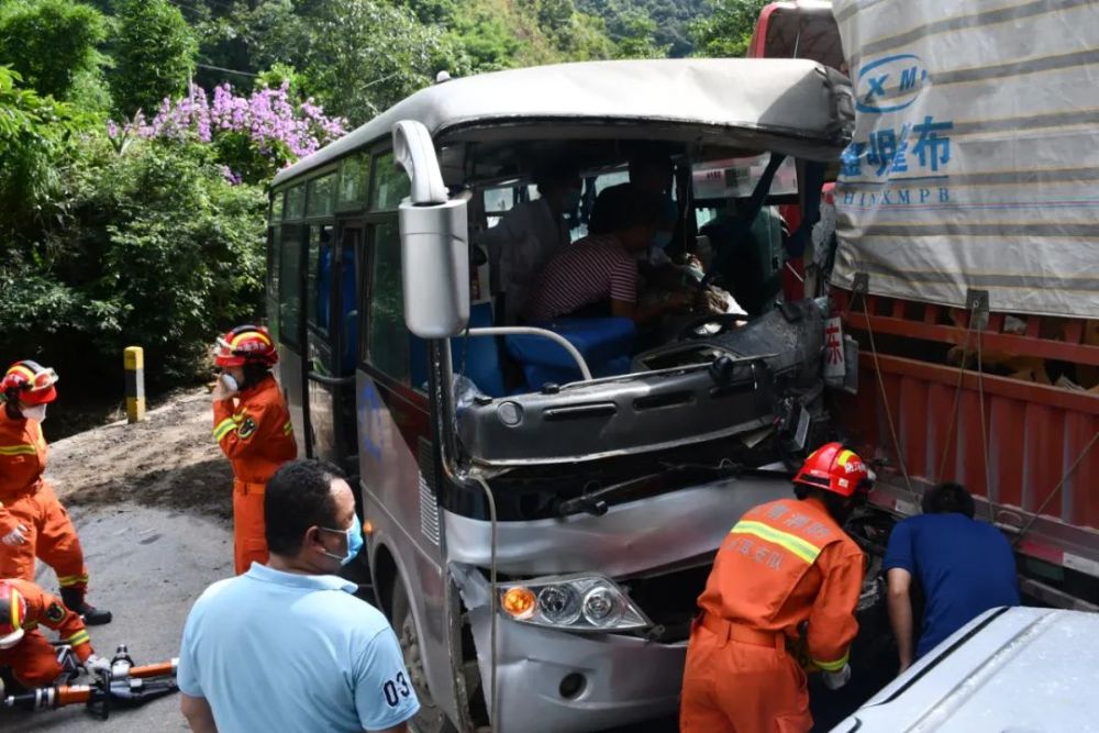 在我国被淘汰的卧铺大巴车，为何在越南能混的“风生水起”？