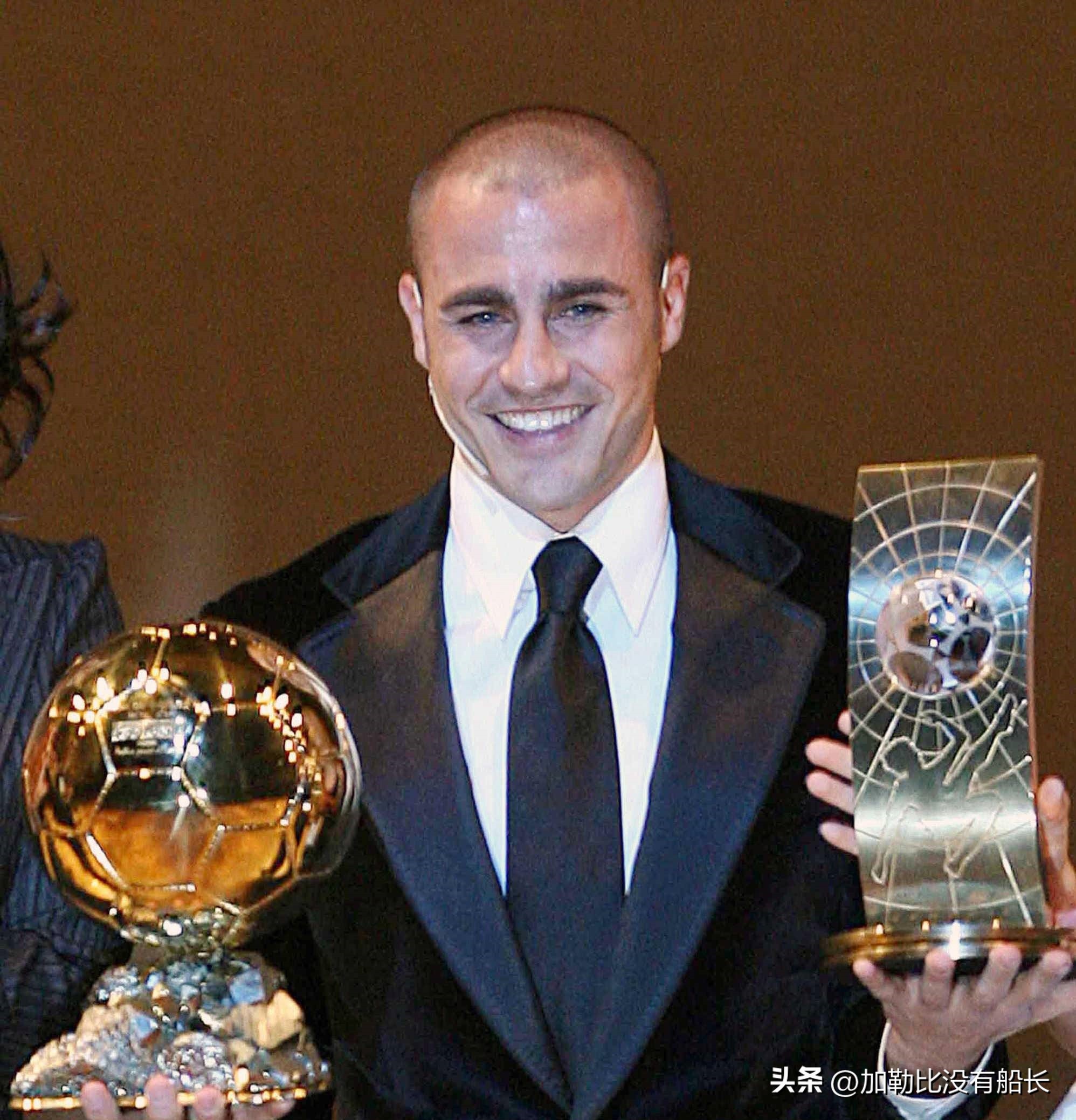 为什么足球容易出球星(16年前的卡纳瓦罗是如何做到以后卫身份拿到