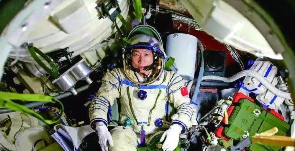 SpaceX送4名平民上太空，进入国际空间站，为何中国暂时还不行？