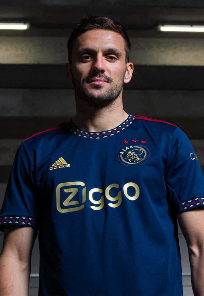 世界上最好的足球队服（本赛季哪支球队的三套球衣设计水平最高？这十大球队走在时尚前沿）