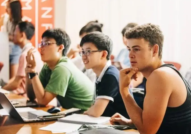 谷爱凌就读的斯坦福大学，到底有多贵？家里要没矿，根本读不起书