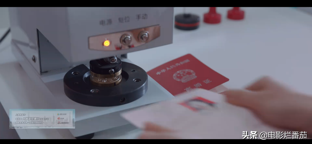 首播当晚，双卫视冠亚军，霸总靳东和“作女”李小冉的CP配一脸