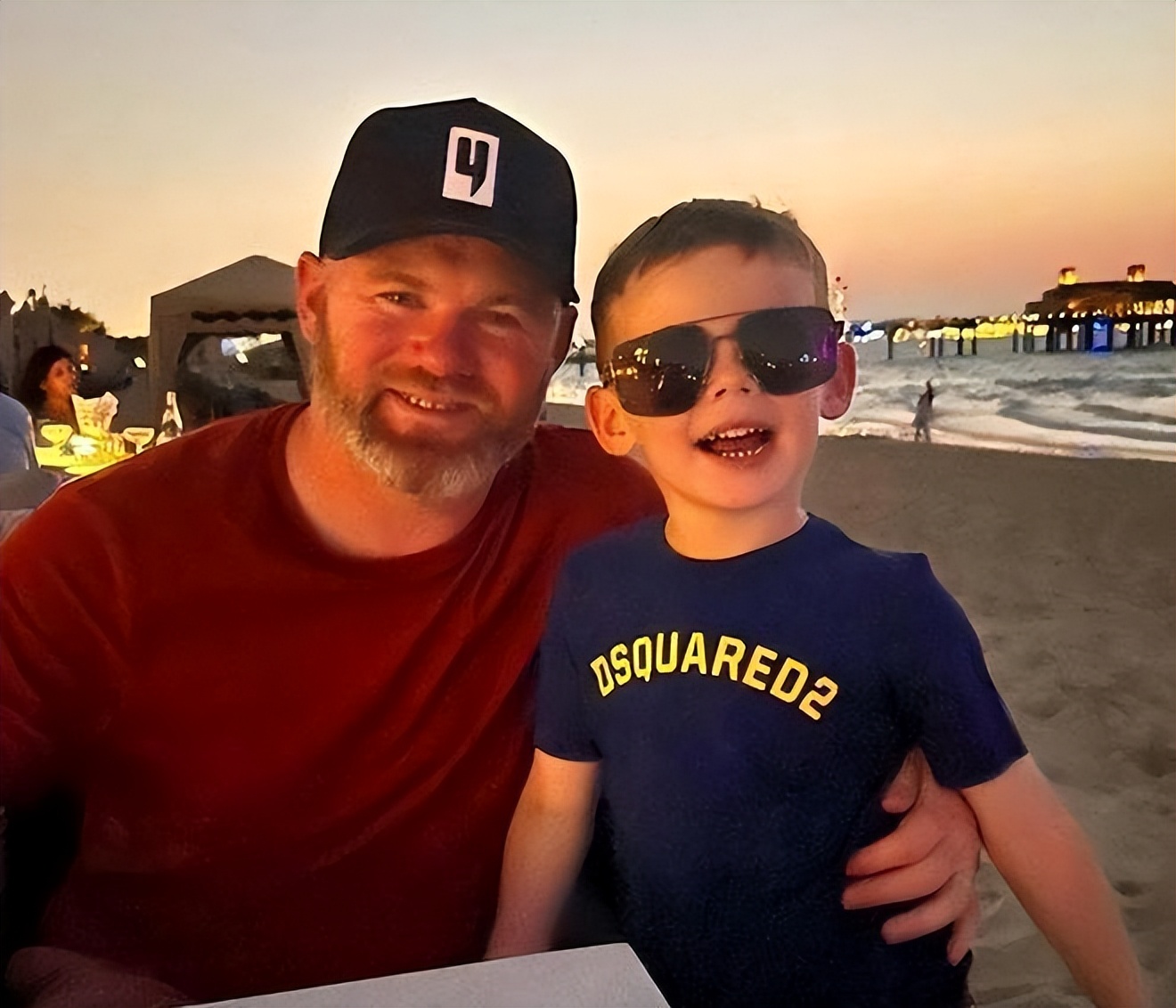 鲁尼参加世界杯（鲁老胖！37岁鲁尼解说世界杯，身材发福好沧桑，比50岁菲戈还显老）