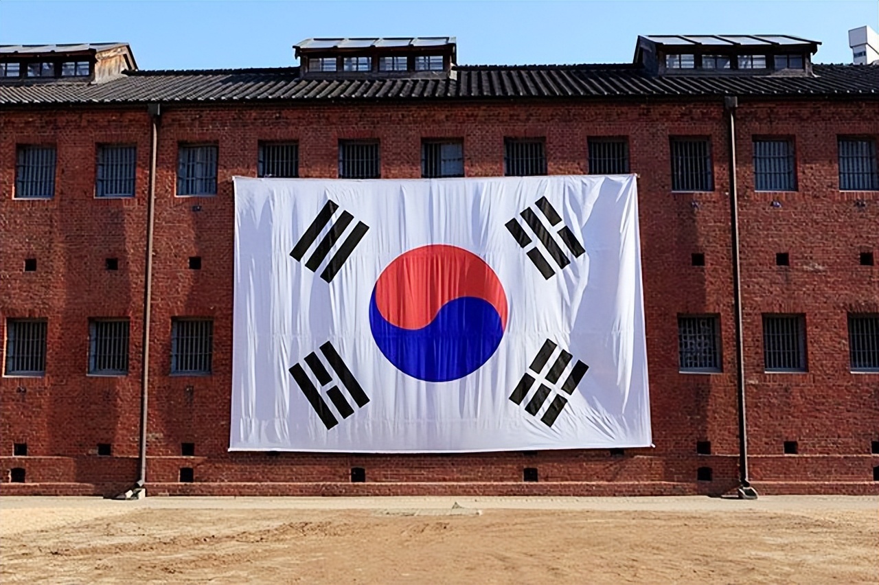 ����������ڿ���������һʯ����ȴ����Ȧ�ף��й������ðݵǵó�