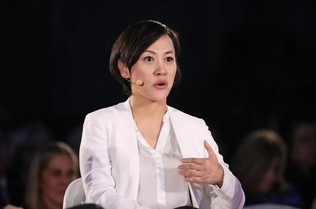 孙浩,1983年出生于哈尔滨,毕业于北京电影学院导演系,比刘畅小3岁,是