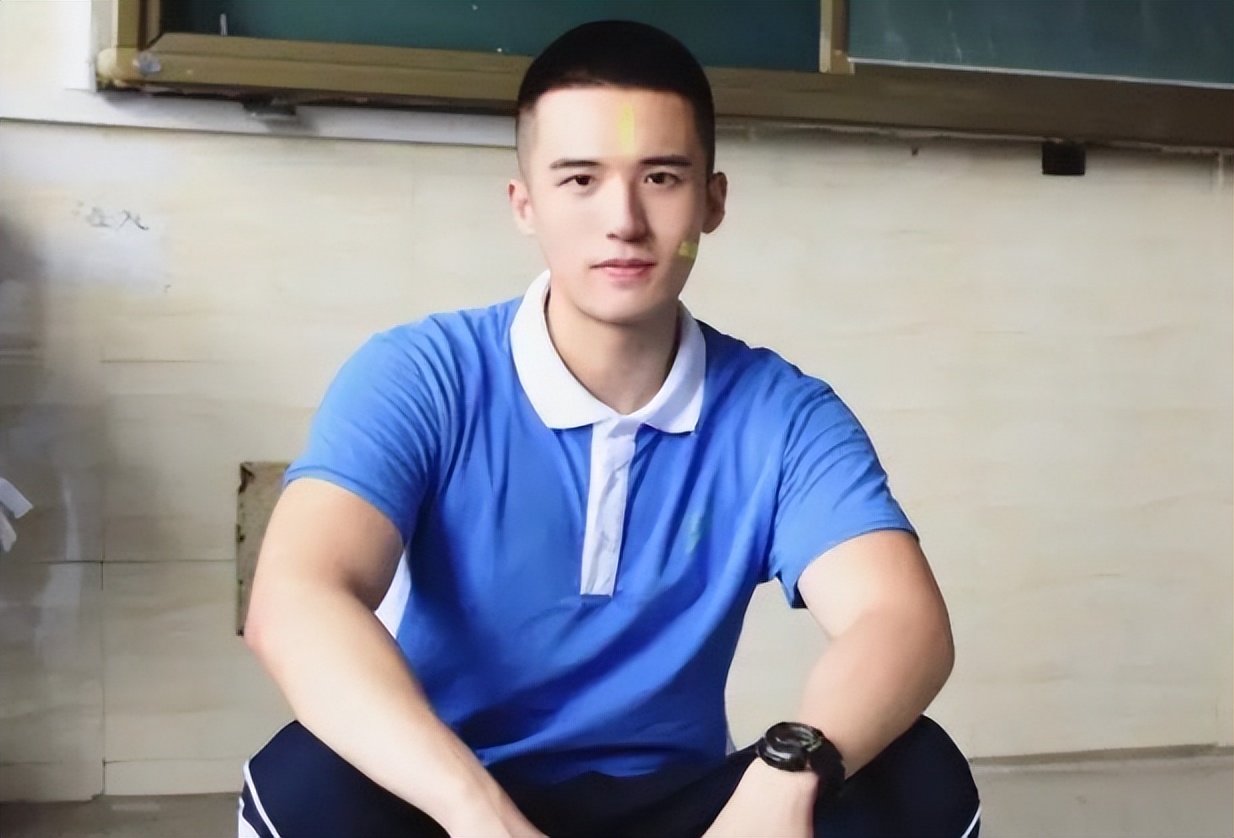 中学生发型标准出炉，男生清爽少年感十足，女生却直呼难以接受