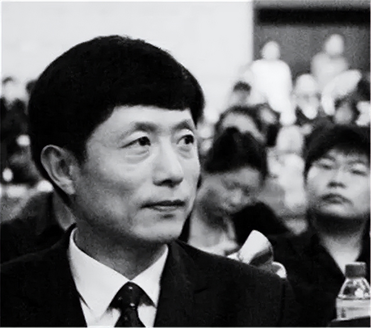 2014年艾跃进确诊胃癌，胃部被切掉4分之1，仍不愿意离开讲台