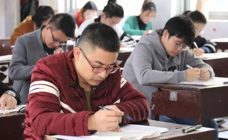 非师范生取消从教资格？两种声音并存，官方回应戳中了部分人的心