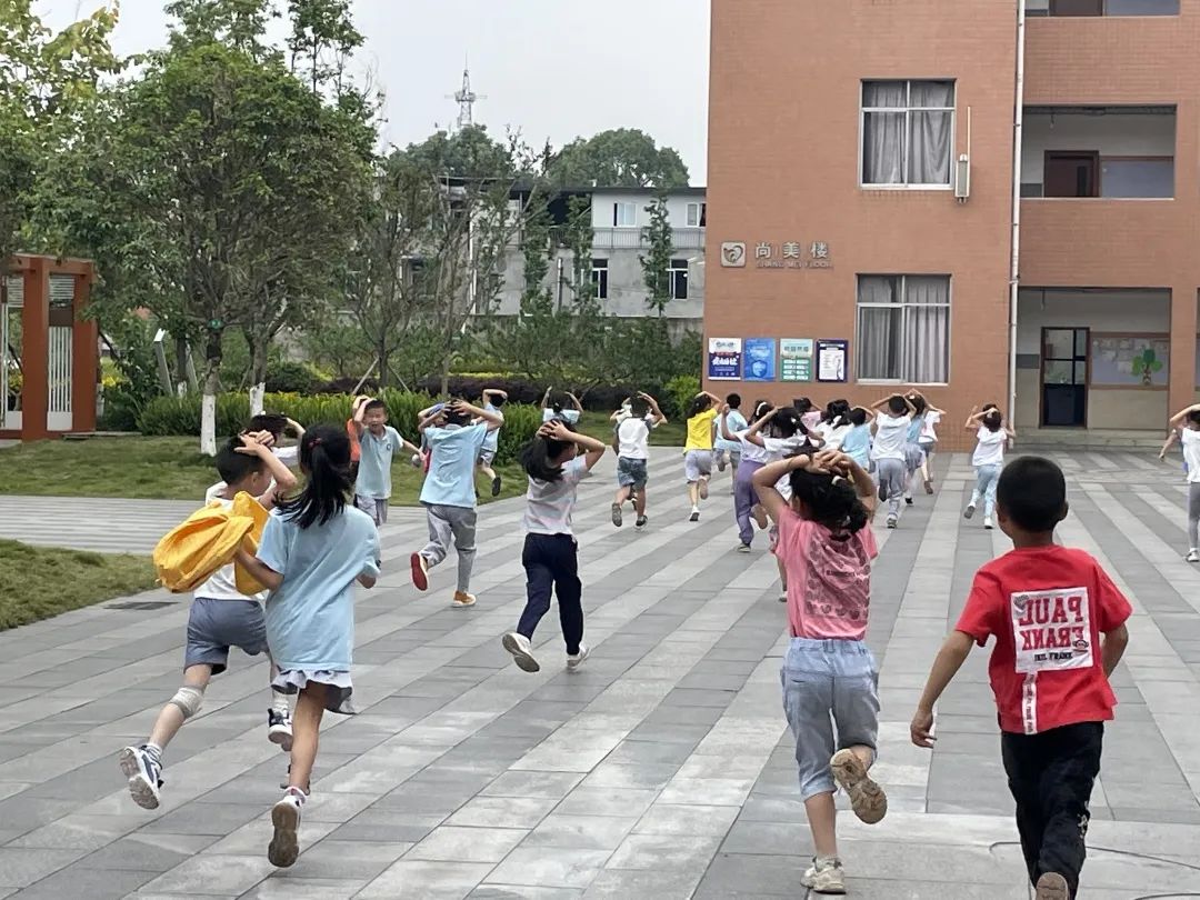 高新区中和小学组织开展第十四个“全国防灾减灾日”安全教育活动