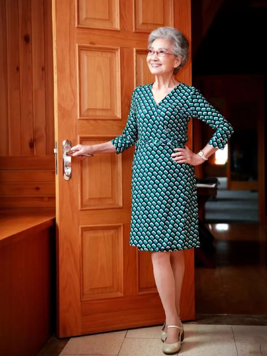 减龄有道的92岁时尚奶奶：忙着变美，忘记了变老，活成了女性典范